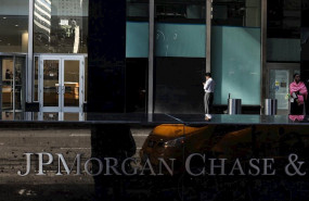 ep march 14 2020 - new york new york united states people standing in front of the jp morgan chase