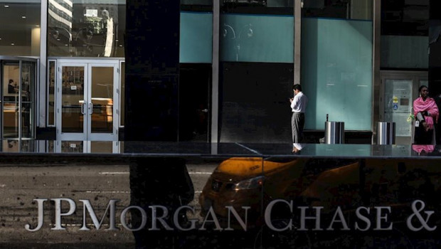 ep march 14 2020 - new york new york united states people standing in front of the jp morgan chase