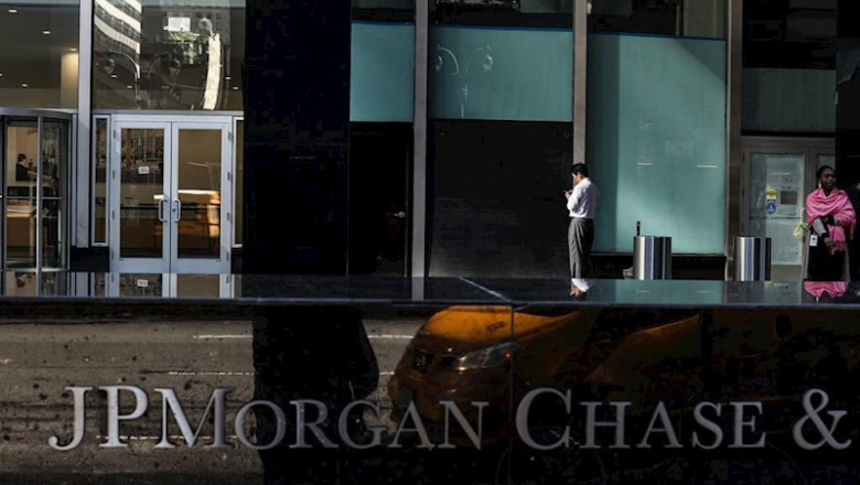 ep march 14 2020 - new york new york united states people standing in front of the jp morgan chase