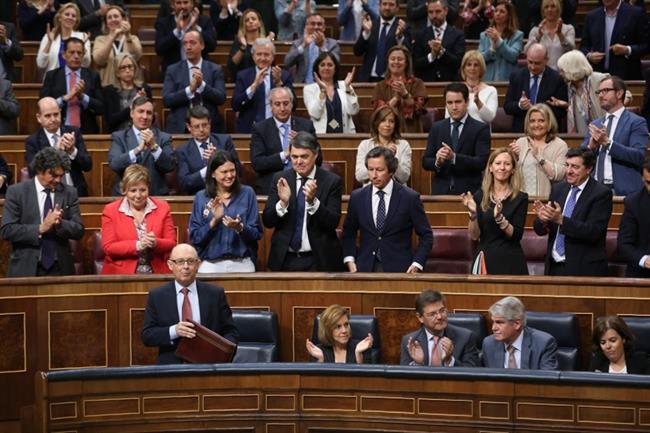 Montoro es aplaudido por los diputados tras pasar el trámite los Presupuestos | EUROPA PRESS ep montoroaplaudidolos diputadospasartramitepresupuestos