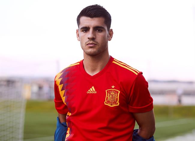 ep morata posala nueva camisetala seleccion espanola