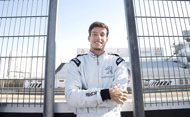 Pablo Carreño en un acto de Peugeot en el Jarama | PEUGEOT ep pablo carrenoun actopeugeotjarama