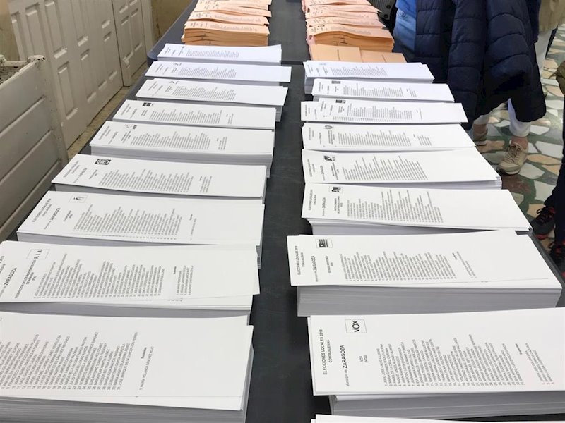 ep papeletas municipales color blanco en primer plano