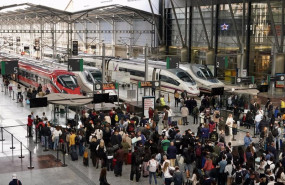 ep pasajeros en la estacion de malaga maria zambrano esperando un tren tras el robo de cobre que