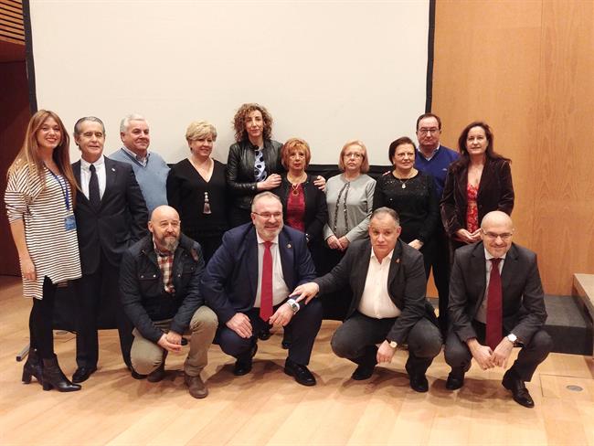 El presidente de la AVT con víctimas del terrorismo en Navarra | EUROPA PRESS ep presidentela avtvictimasterrorismonavarra