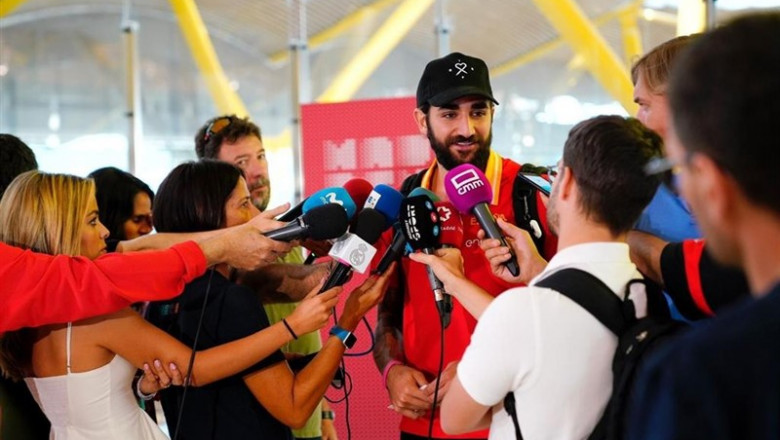Ricky Rubio atiende a la prensa con la selección española | BALONCESTO FEB ep ricky rubio atiendela prensala seleccion espanola