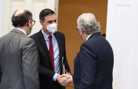 ep sanchez saludando a ignacio sanchez galan iberdrola y jose bogas endesa
