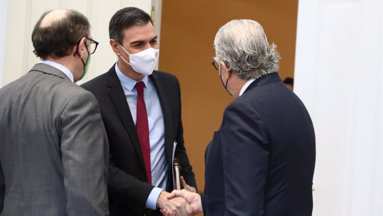 ep sanchez saludando a ignacio sanchez galan iberdrola y jose bogas endesa