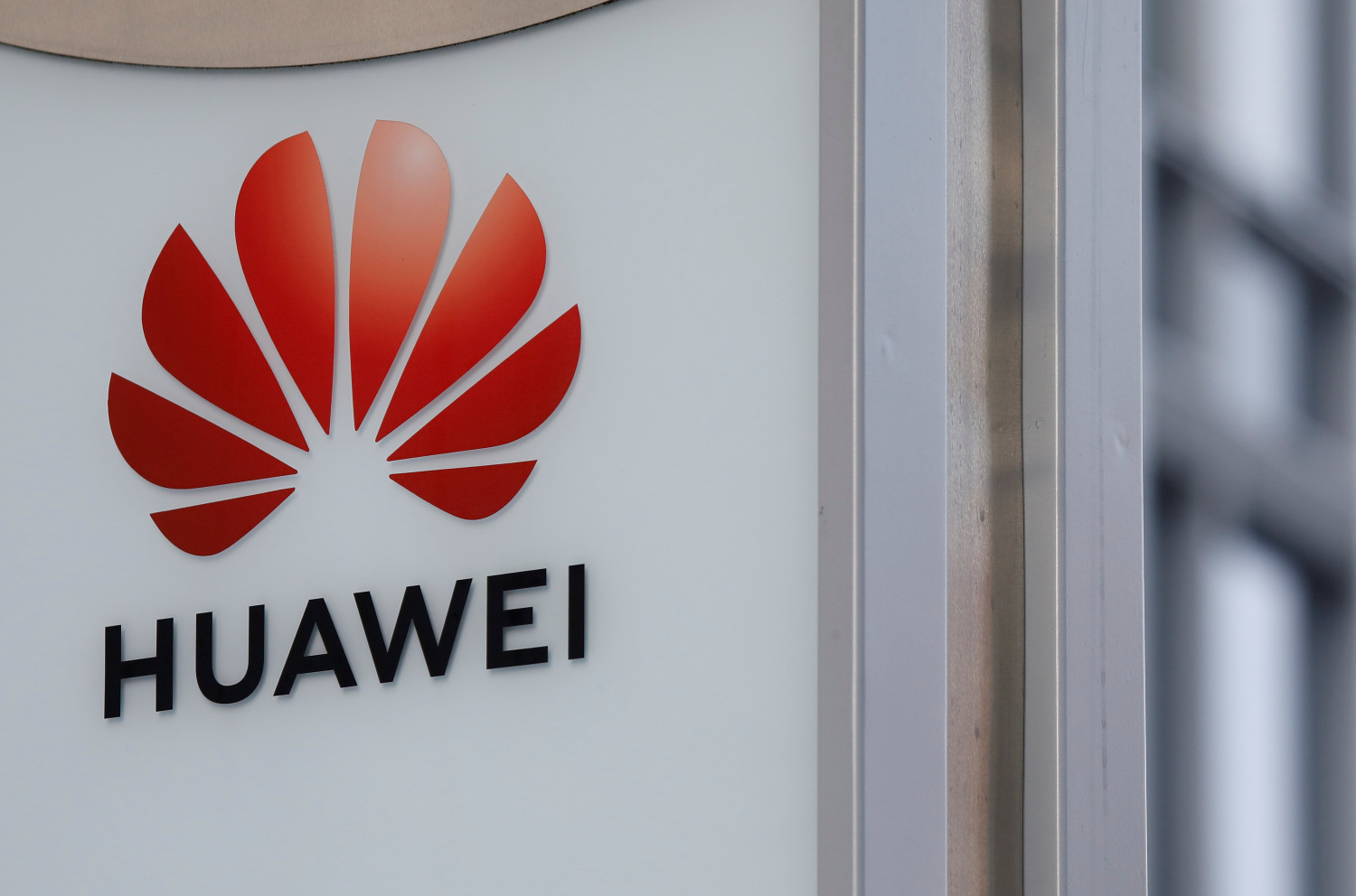 les usa autorisent huawei a acheter des composants automobiles sources 