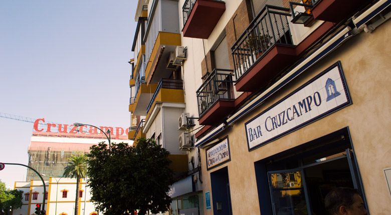 1571347501 bar cruzcampo 1