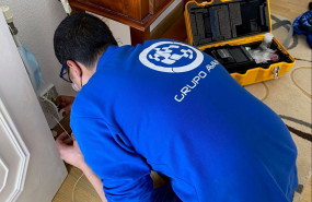 1638192709 t cnico instalando internet fibra ptica en un hogar 1638192709 t cnico instalando internet fibra ptica en un hogar