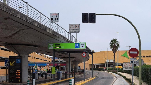 ep archivo   el aeropuerto de sevilla estrena un parking expres denominado p7 con 164 plazas para