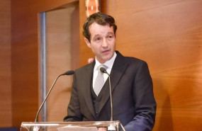 ep archivo   el presidente de indra angel escribano recibe el premio de la real academia de