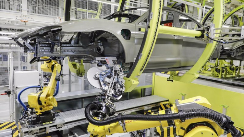 Archivo - Industria, turismo, agroalimentación y logística, los sectores que generarán mayor ocupación en 2024. | PORSCHE - Archivo ep archivo industria turismo agroalimentacion y logistica los sectores que generaran mayor