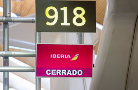 ep archivo   una de las puertas de la compania iberia en el aeropuerto adolfo suarez madrid barajas
