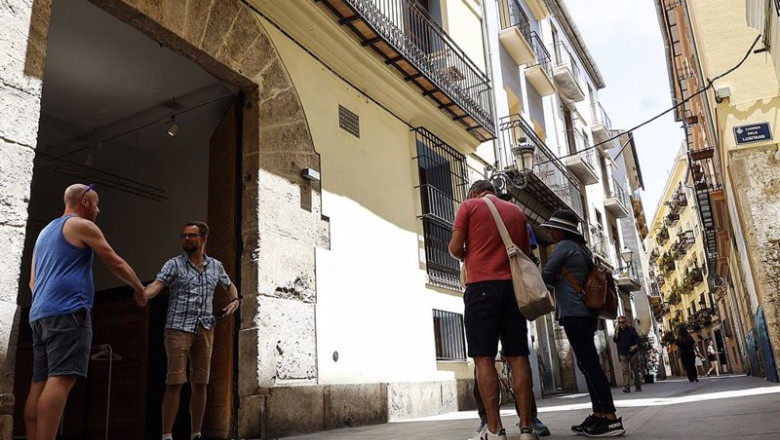 ep archivo varios turistas recorren la ciudad a 28 de mayo de 2024 en valencia comunidad ep archivo varios turistas recorren la ciudad a 28 de mayo de 2024 en valencia comunidad