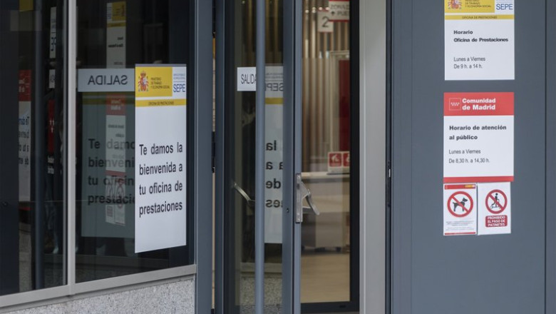 ep aspecto del interior de la nueva oficina de empleo del barrio de la concepcion a 14 de octubre de