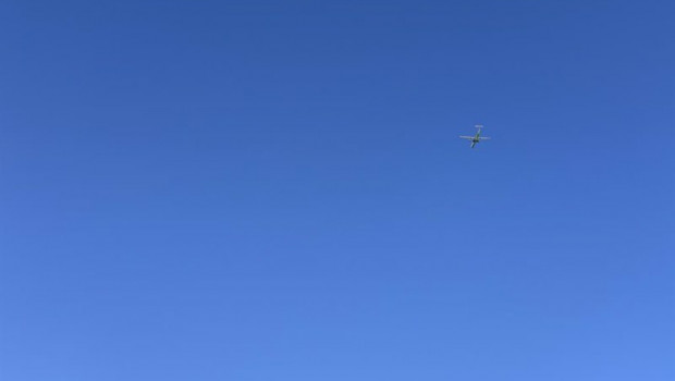 ep avion en proceso de aterrizaje en la zona del faro de arinaga cercana al aeropuerto de gran