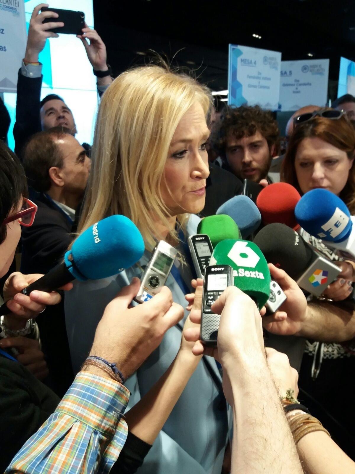 Cifuentes atiende a los medios de comunicación | EUROPA PRESS ep cifuentes atiende amedioscomunicacion