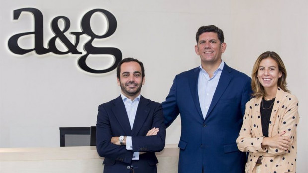 ep de izquierda a derecha eduardo erhardt luis roy y sonsoles lozano nuevos banqueros de ag banca