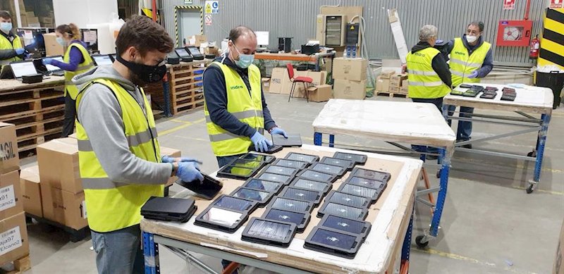 ep donacion de tabletas por parte de indra para ayudar a menores en situacion de vulnerabilidad o