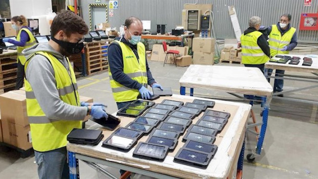 ep donacion de tabletas por parte de indra para ayudar a menores en situacion de vulnerabilidad o