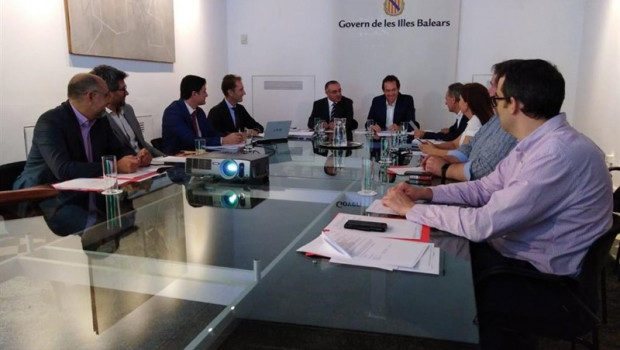 ep el conseller de movilidad del govern de baleares marc pons se ha reunido con la comison de