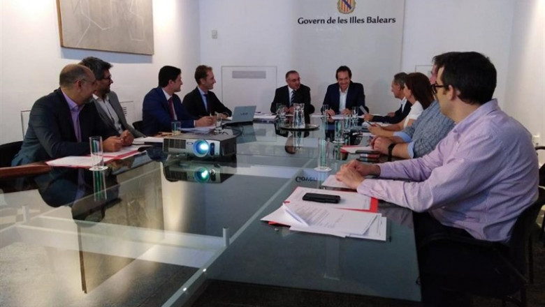 El conseller de Movilidad del Govern de Baleares, Marc Pons, se ha reunido con la Comisón de Coordinación del Aeropuerto de Mallorca. | EUROPA PRESS ep el conseller de movilidad del govern de baleares marc pons se ha reunido con la comison de