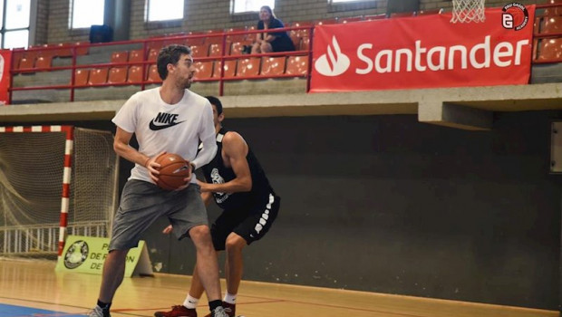ep el jugador espanol pau gasol en una edicion de su pau gasol academy by santander que en 2020 sera