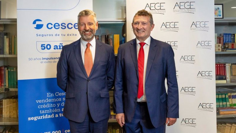 El presidente de Cesce, Fernando Salazar, y el director general de AEGE, Fernando soto en la firma del acuerdo de colaboración entre ambas organizaciones | CARLOS JG PASTRANA ep el presidente de cesce fernando salazar y el director general de aege fernando soto en la firma