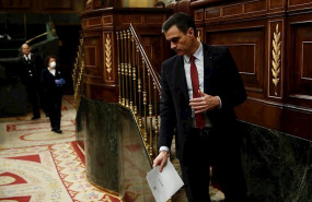 ep el presidente del gobierno pedro sanchez baja de la tribuna en el pleno del congreso