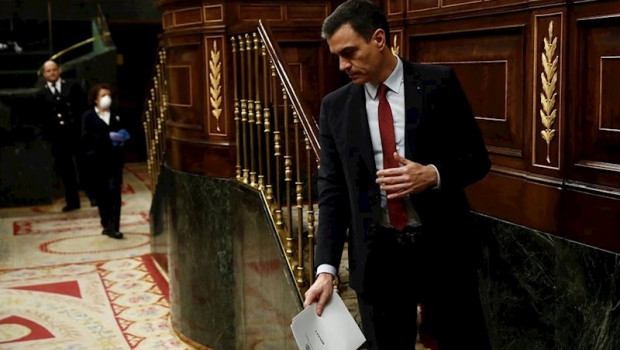 ep el presidente del gobierno pedro sanchez baja de la tribuna en el pleno del congreso
