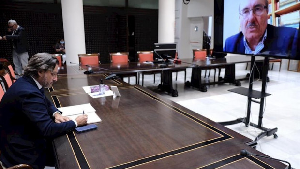 ep el presidente del parlamento gustavo matos en una reunion telematica con el director del iac