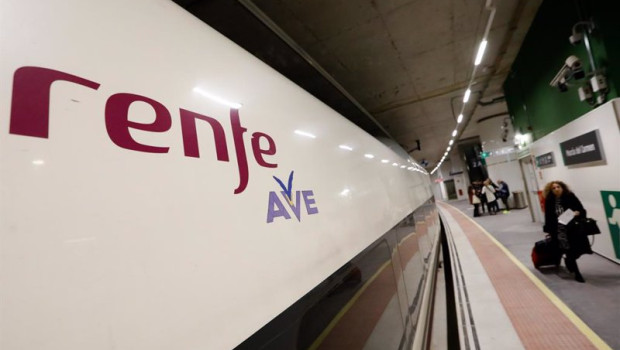 ep el primer tren comercial de alta velocidad desde murcia a madrid en la estacion de murcia del