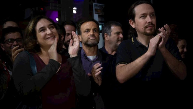 ep el secretario general de podemos pablo iglesias la alcaldesa de barcelona ada colau y el
