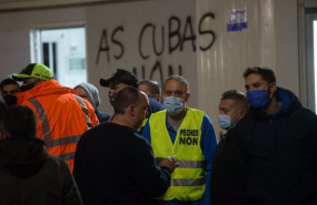ep empleados de alcoa durante la manifestacion convocada frente a la fabrica contra el ere ejecutado