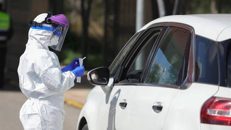 En el antiguo hospital militar de Sevilla, se están realizando test desde el coche de la prueba del coronavirus. Sevilla a 23 de marzo del 2020 | María José López - Europa Press ep en el antiguo hospital militar de sevilla se estan realizando test desde el coche de la prueba