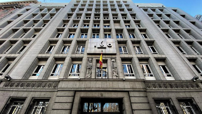 ep fachada de la sede del ico instituto de credito oficial en el paseo del prado de madrid espana