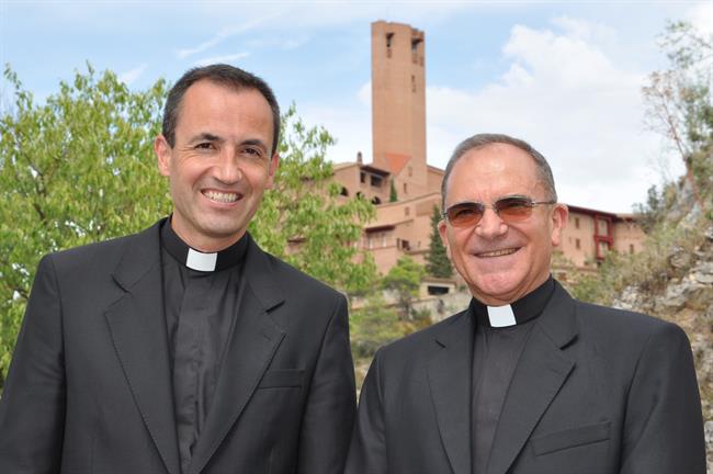 ep fwd un empleadobancaun profesor nuevos sacerdotes