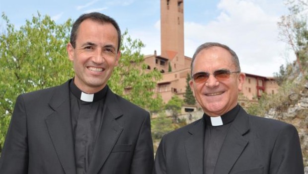 ep fwd un empleadobancaun profesor nuevos sacerdotes