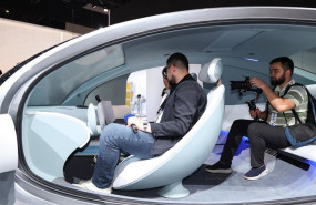 ep geely muestra su primer robotaxi en el salon del automovil de pekin