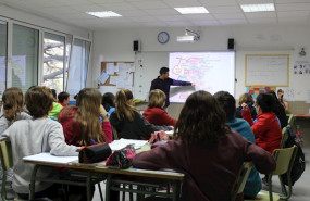 ep imagen de recurso de un profesor en el aula