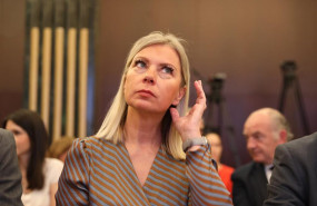 ep la comisaria europea de mercado interior industria emprendimiento y pymes elzbieta bienkowska en