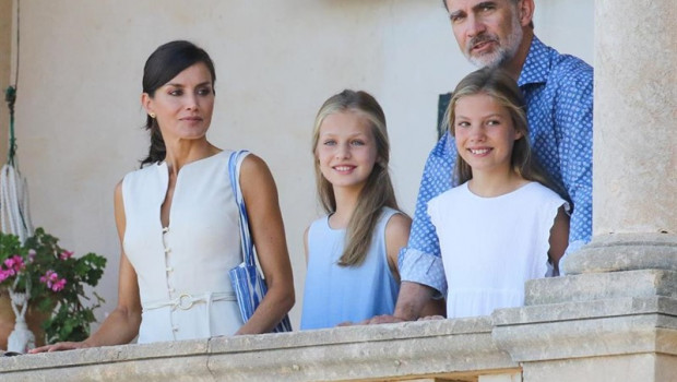 ep la familia real espanola derrocha naturalidadcarinosu visita a la casa museo marroig