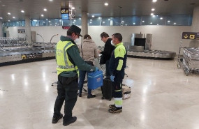 ep la guardia civil apoya la entrega y transporte de material para transporte en valencia y malaga