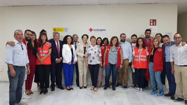 ep la ministra en funciones de trabajo migraciones y seguridad social magdalena valerio rodeada de