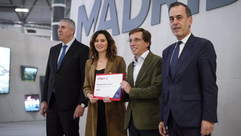 ep la presidenta de la comunidad de madrid junto al alcalde de la capital recoge el premio al mejor ep la presidenta de la comunidad de madrid junto al alcalde de la capital recoge el premio al mejor