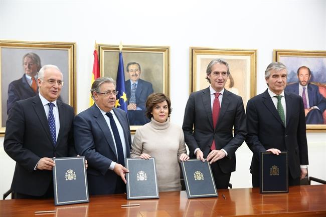 Santamaría, Iñigo de la Serna y Zoido en la forma de un convenio | EUROPA PRESS ep santamaria inigola sernazoidola formaun convenio