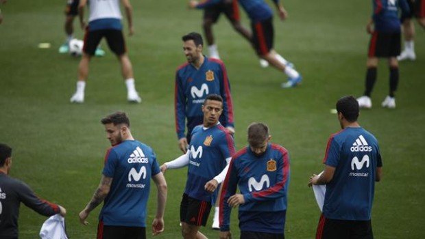 ep thiago alcantarasergio busquets duranteentrenamientola seleccion