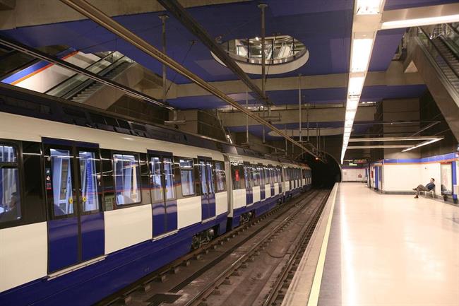 Tren de Metro de Madrid en una de las estaciones de la red | METRO DE MADRID ep trenmetromadridunalas estacionesla red